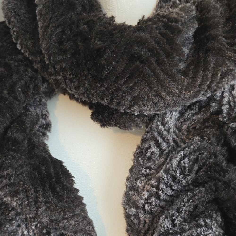 Brown Ruffled Winter Scarf - Picture 5 of 7
